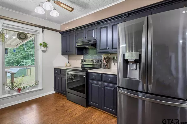 412 Peach Tree Drive, Palestine, TX 75803