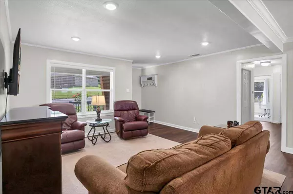 1704 Oakwood Drive, Troup, TX 75789