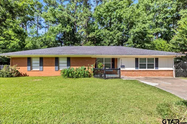 1704 Oakwood Drive, Troup, TX 75789