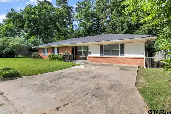 1704 Oakwood Drive, Troup, TX 75789