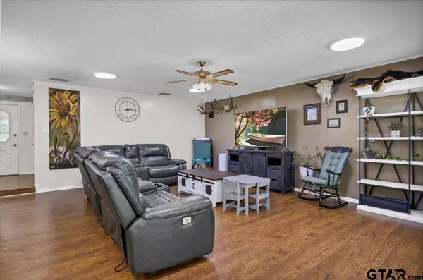 412 Peach Tree Drive, Palestine, TX 75803