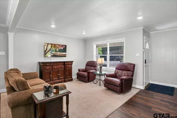 1704 Oakwood Drive, Troup, TX 75789