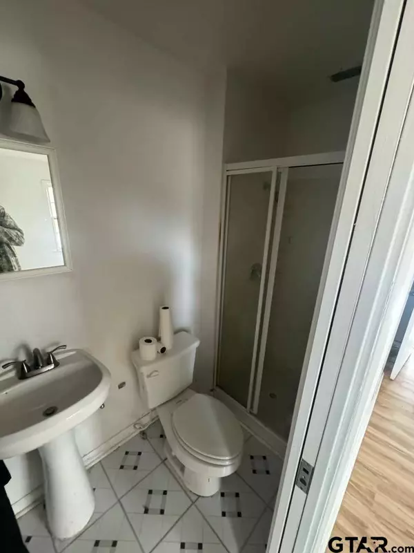 204 W Phillips St, Arp, TX 75750