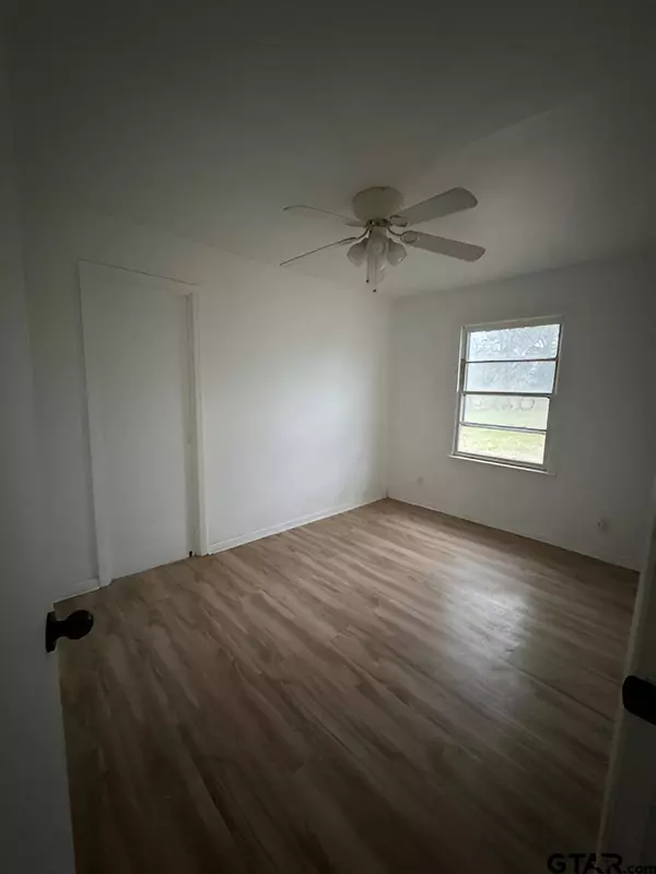 204 W Phillips St, Arp, TX 75750