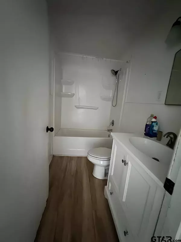 204 W Phillips St, Arp, TX 75750