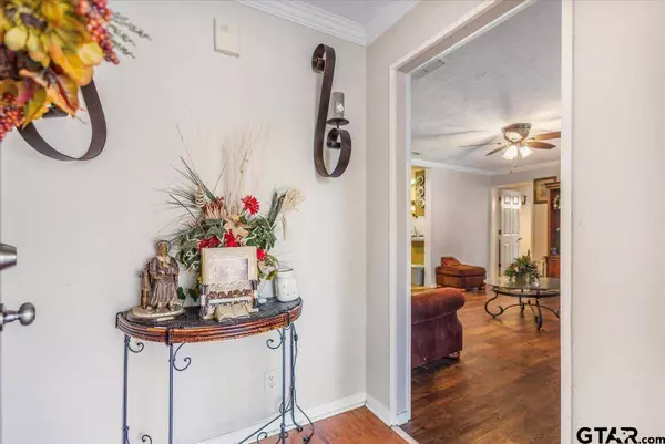 204 W Tarbutton Street, Troup, TX 75789