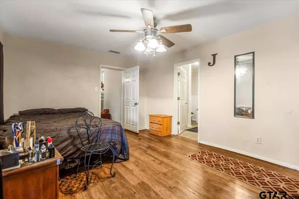 204 W Tarbutton Street, Troup, TX 75789