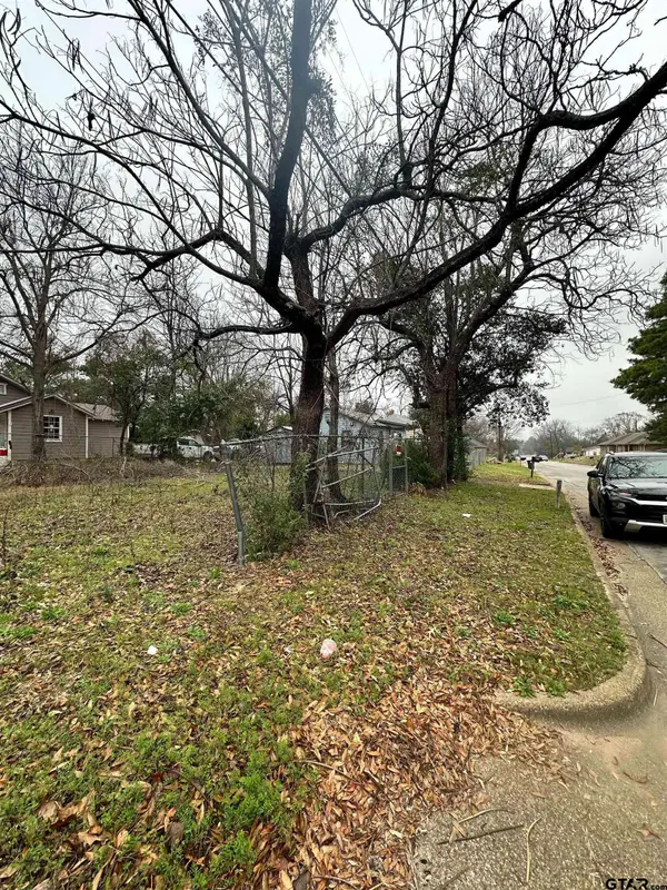 1103 S Academy Avenue, Tyler, TX 75701