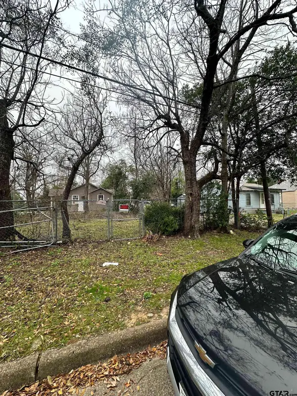 1103 S Academy Avenue, Tyler, TX 75701