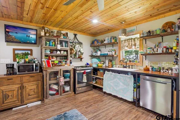 9367 County Road 2301, Arp, TX 75750