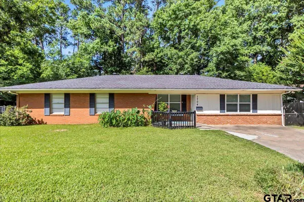 1704 Oakwood Drive, Troup, TX 75789