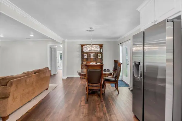 1704 Oakwood Drive, Troup, TX 75789