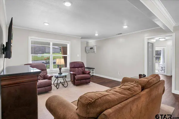 1704 Oakwood Drive, Troup, TX 75789