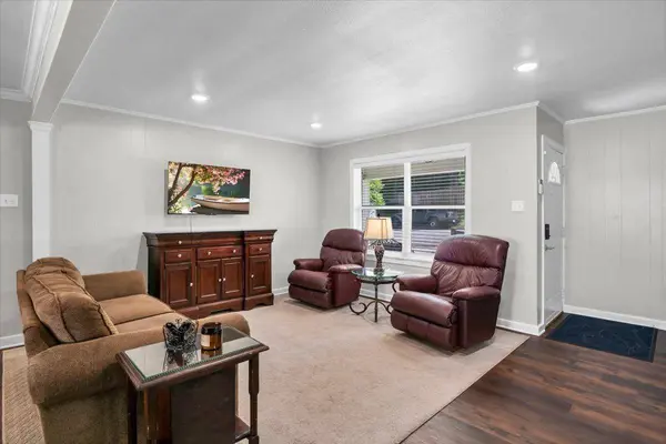 1704 Oakwood Drive, Troup, TX 75789