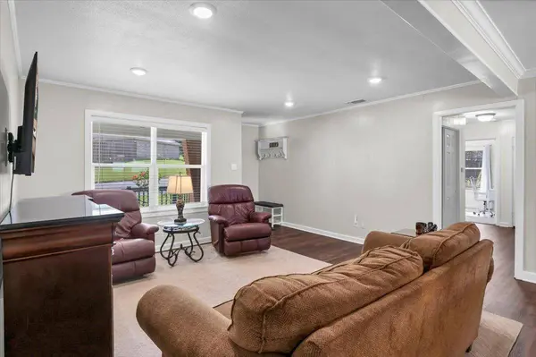 1704 Oakwood Drive, Troup, TX 75789