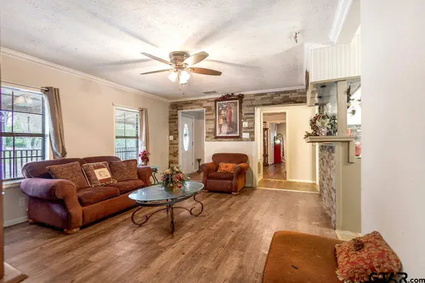 204 W Tarbutton Street, Troup, TX 75789