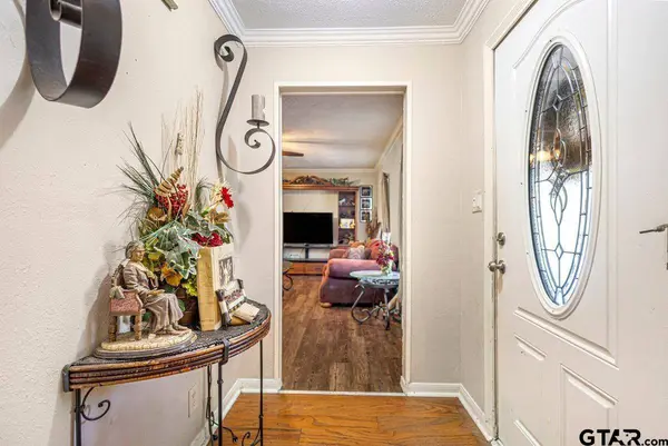 204 W Tarbutton Street, Troup, TX 75789