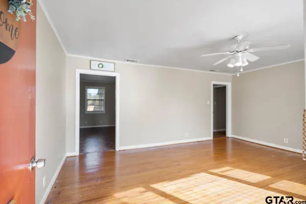 201 Woodbine, Palestine, TX 75803