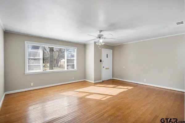 201 Woodbine, Palestine, TX 75803