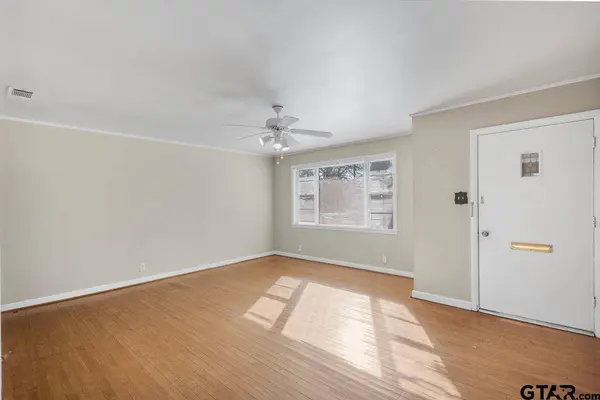 201 Woodbine, Palestine, TX 75803