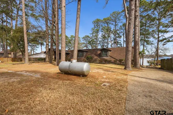 16835 Cardinal Lane, Troup, TX 75789
