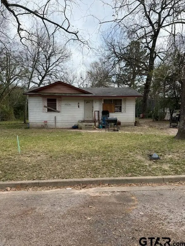 1108 W Noble Street, Troup, TX 75789