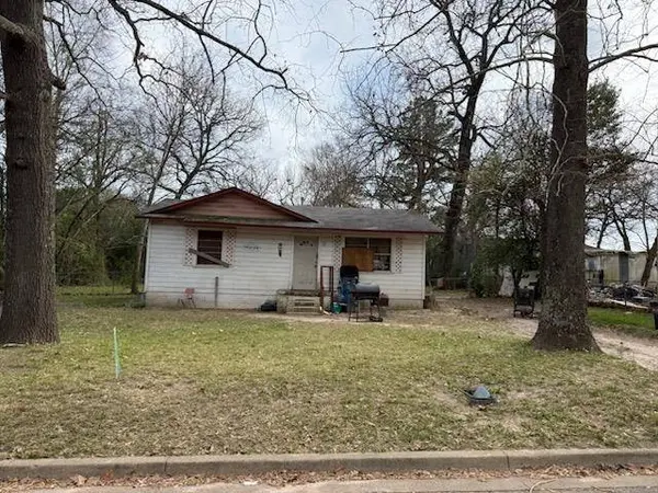 1108 W Noble Street, Troup, TX 75789