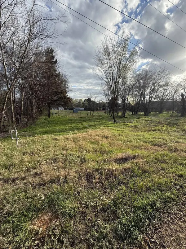 504 W Tarbutton Street, Troup, TX 75789