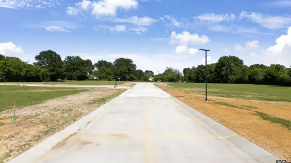 210 E Teal Drive, Troup, TX 75789