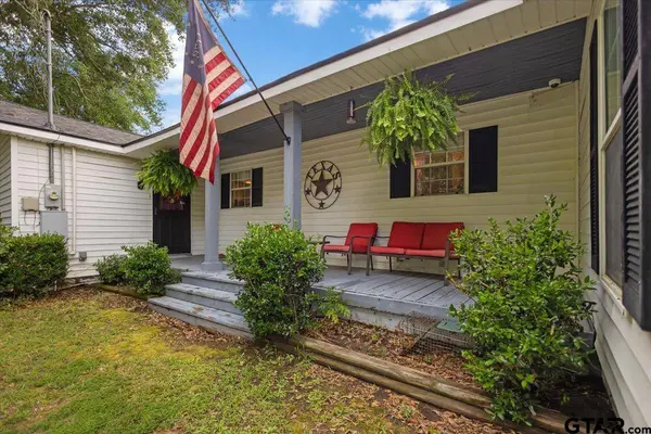 460 County Road 4612, Troup, TX 75789