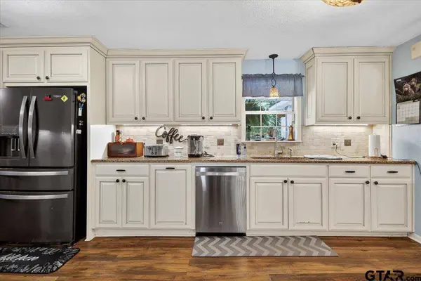 460 County Road 4612, Troup, TX 75789