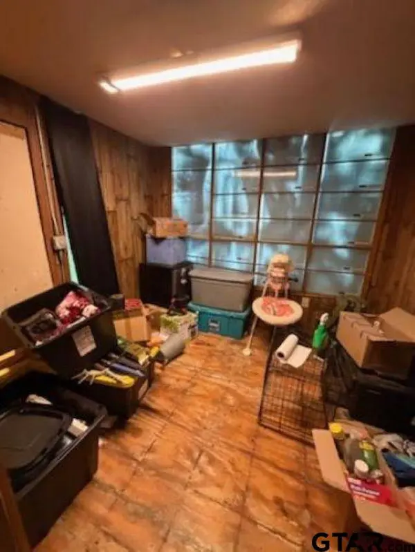 106 W College Street, Big Sandy, TX 75755