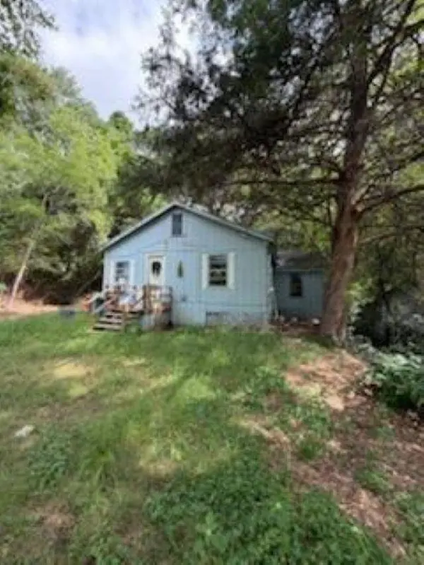 106 W College Street, Big Sandy, TX 75755