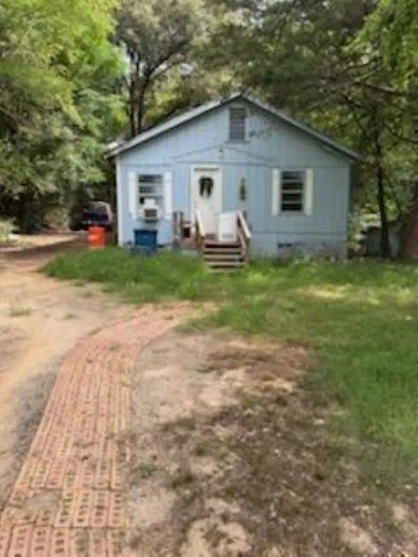 106 W College Street, Big Sandy, TX 75755