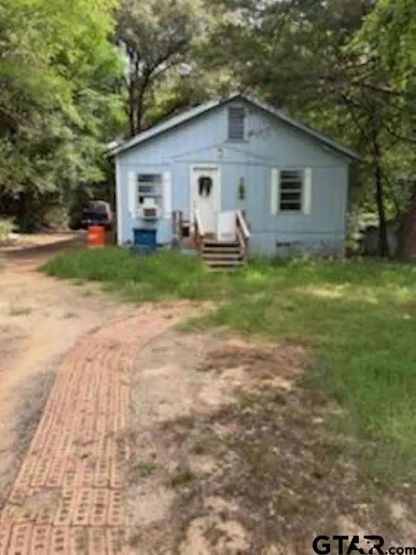 106 W College Street, Big Sandy, TX 75755