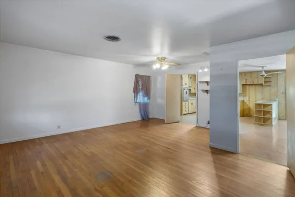 1704 W Duval Street, Troup, TX 75789