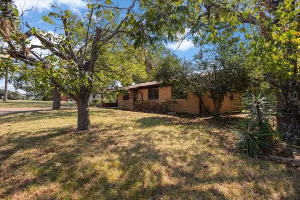 1704 W Duval Street, Troup, TX 75789