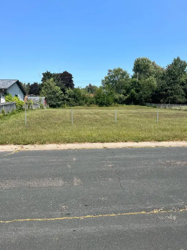 3XX Belmont LN E, Maplewood, MN 55117