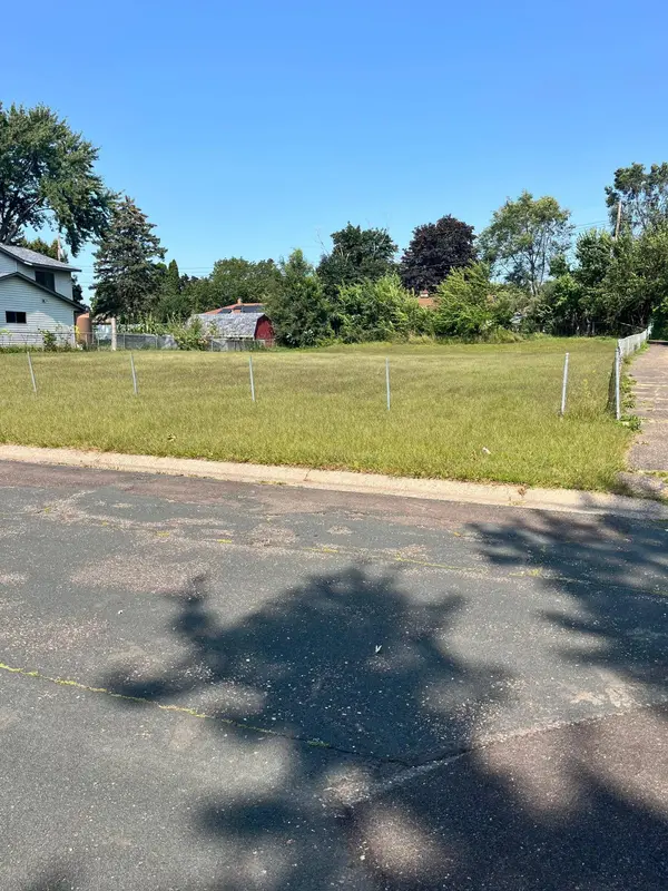 3XX Belmont LN E, Maplewood, MN 55117