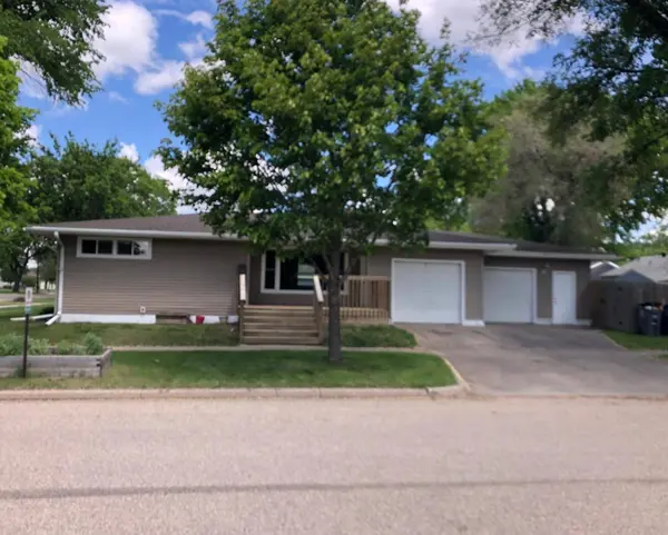 1304 13th AVE N, Moorhead, MN 56560