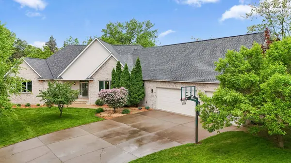 600 Sibley CT, Mendota Heights, MN 55118