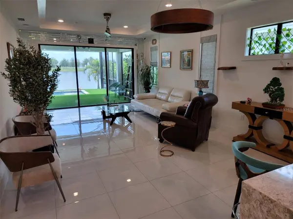 5219 BARNETT CIR, Bradenton, FL 34211