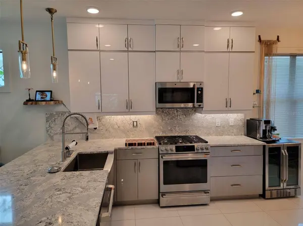 5219 BARNETT CIR, Bradenton, FL 34211