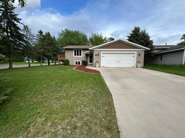 605 Park Island DR SW, Hutchinson, MN 55350