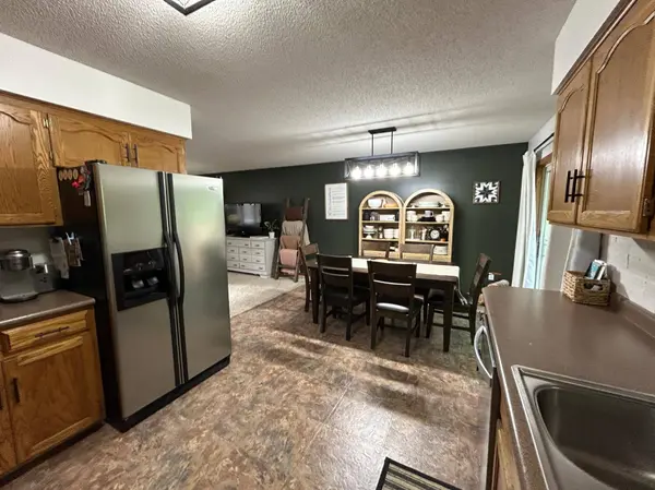 605 Park Island DR SW, Hutchinson, MN 55350