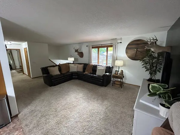 605 Park Island DR SW, Hutchinson, MN 55350