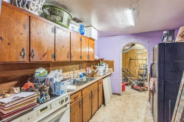 2425 N RAMONA CIR, Tampa, FL 33612