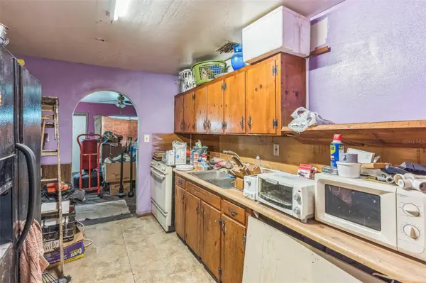 2425 N RAMONA CIR, Tampa, FL 33612