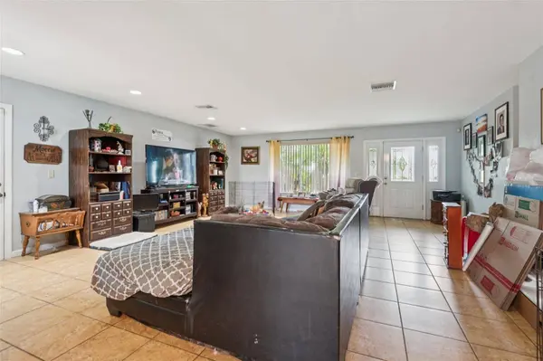 225 SHERWOOD LN, Daytona Beach, FL 32117