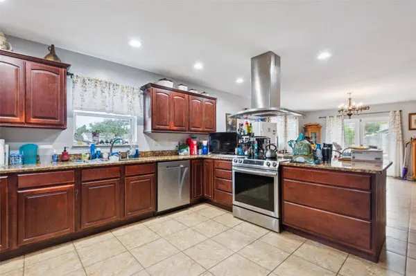 225 SHERWOOD LN, Daytona Beach, FL 32117